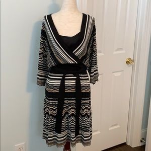 Jessica Howard Blk/Grey Dress with Dolman sleeves